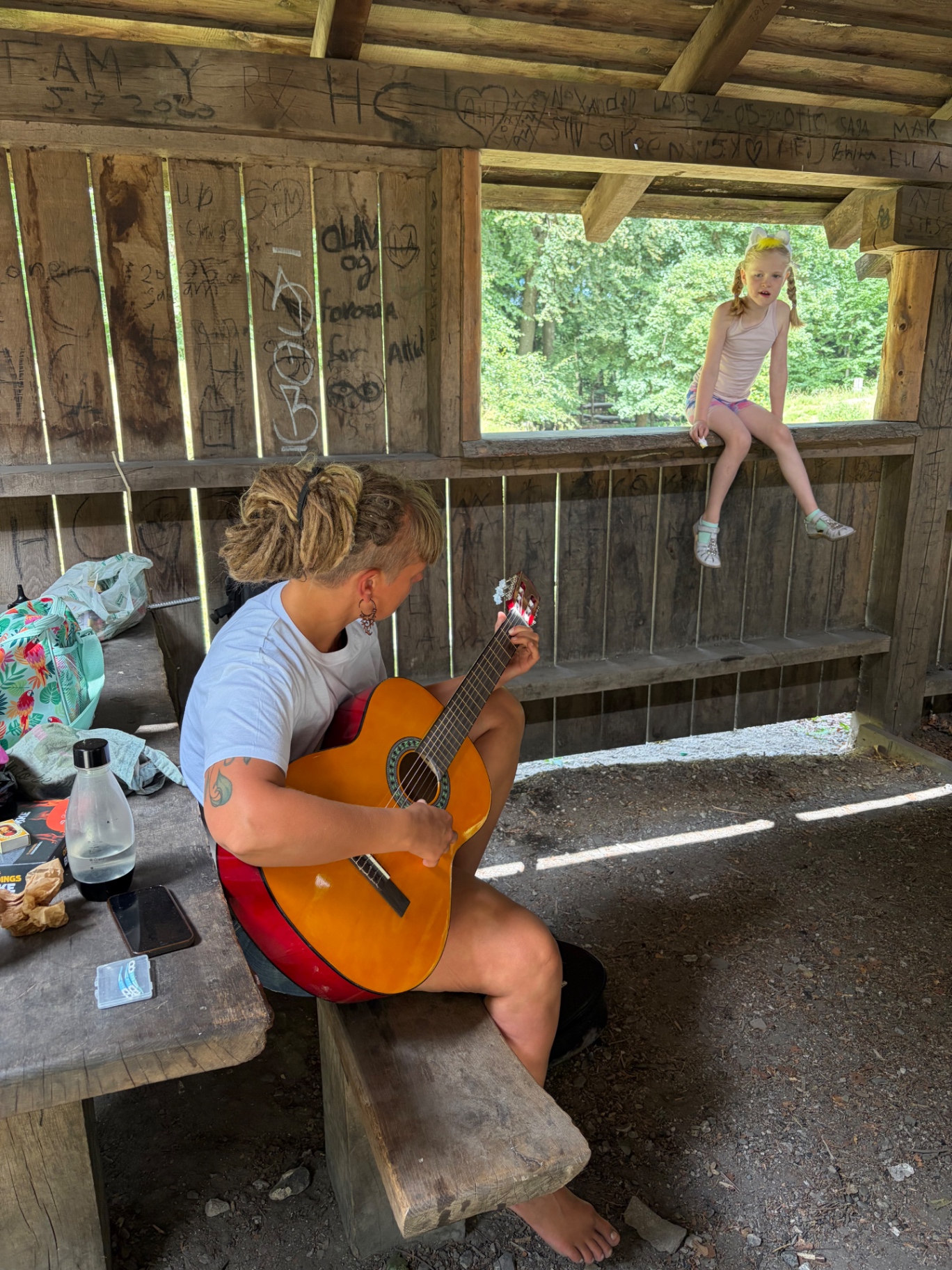 Guitarspil i shelteret